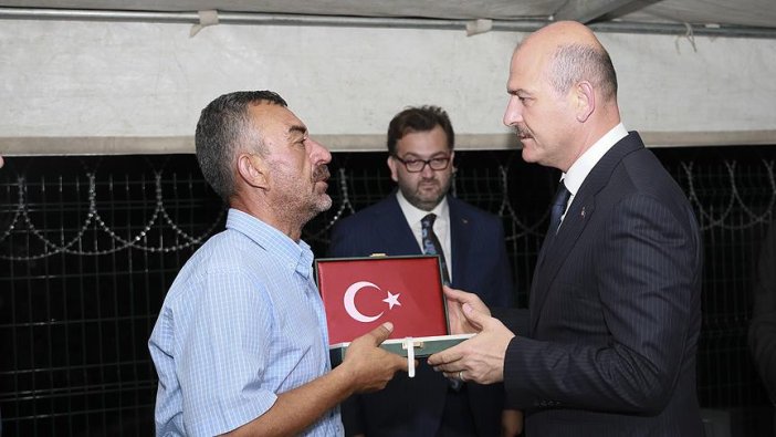 Bakan Soylu'dan şehit evine taziye ziyareti