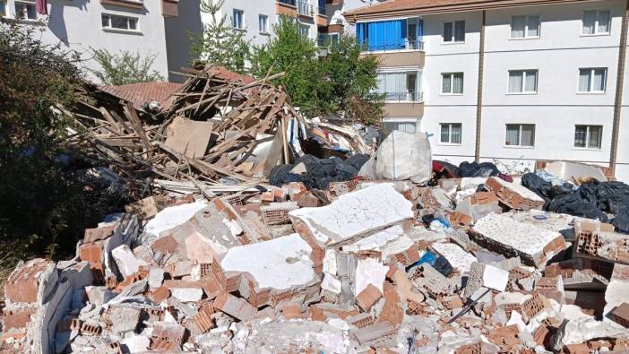 Ankara'da bir kişi evini yıkmak için gelen ekibe saldırdı