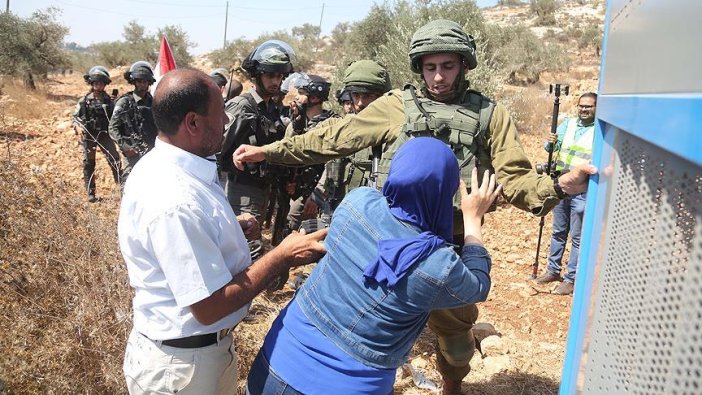 İsrail askerlerinden köy sakinlerine müdahale