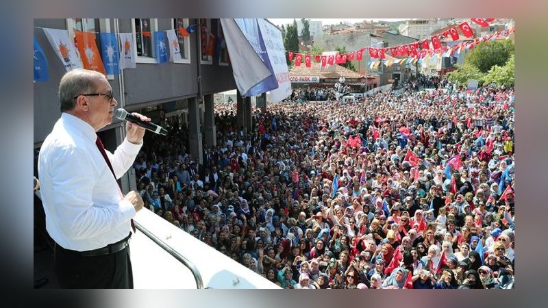 "Dolarla, molarla bu milleti çöktüremezler"