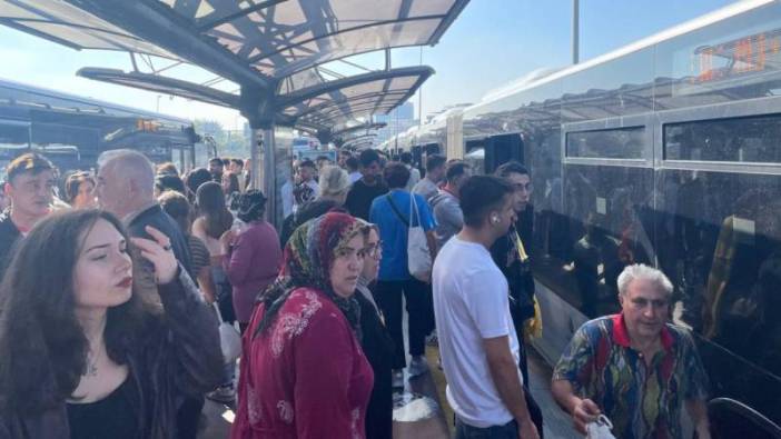 Arızalanan metrobüs nedeniyle seferler aksadı