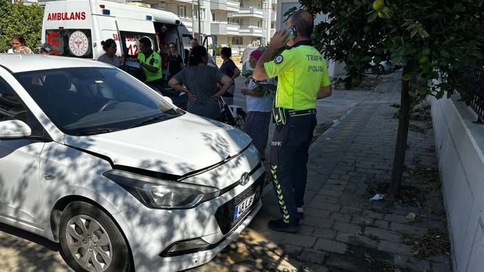 Otomobili park ederken kardeşine çarptı