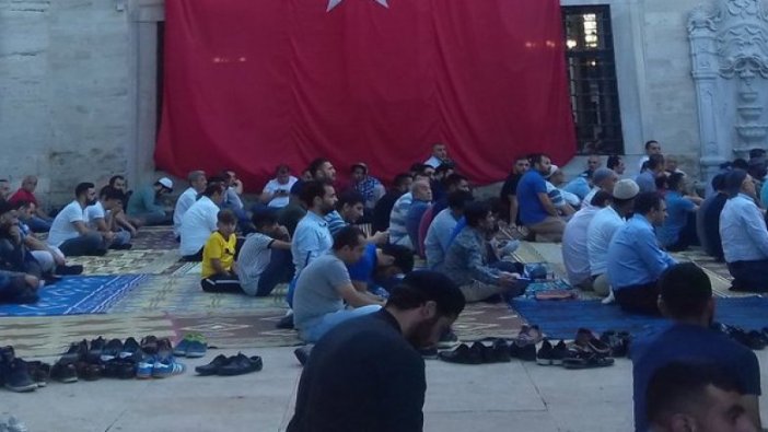 Eyüpsultan’da 50 şehit  için 50 kurban kesildi