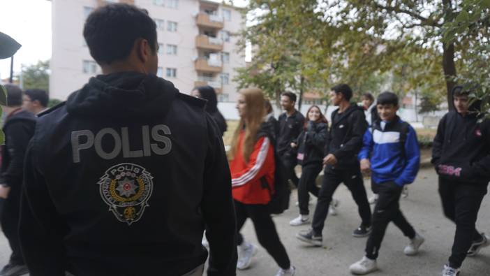 Polis ekipleri okul çevrelerindeki denetimlerini arttırdı