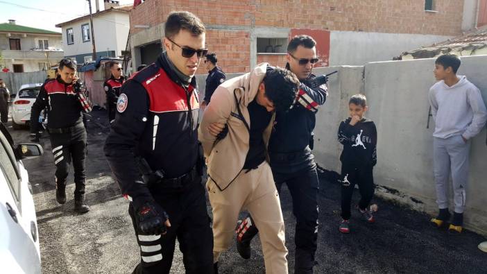 Edirne'de 2 kaçak göçmen, uyuşturucu ve tabanca ile yakalandı