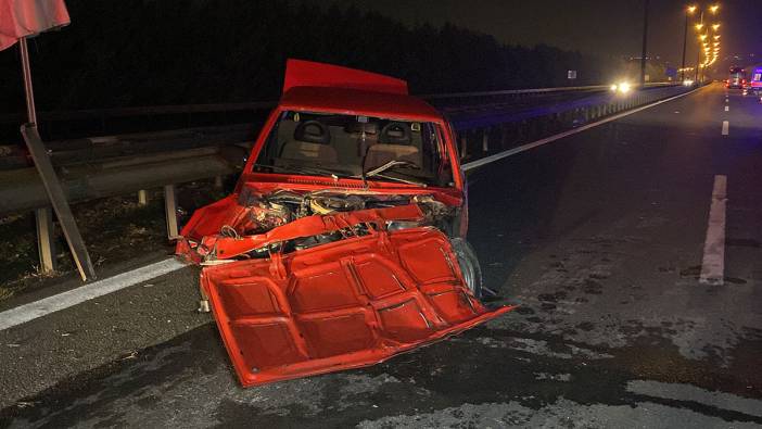 Bariyerlere çarpan otomobil hurdaya döndü