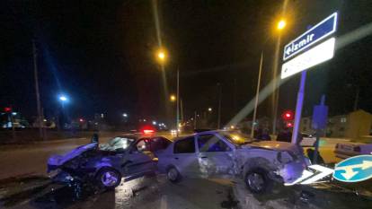 Afyonkarahisar’da iki otomobil çarpıştı '7 yaralı'