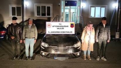 İzmir’e gitmek üzere 3 kaçak göçmen yakalandı