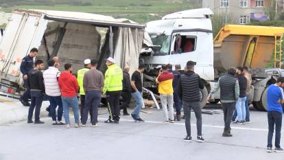 Başakşehir'de kamyonet araçlara çarptı 'Yaralılar var'