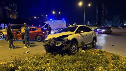 Mersin'de iki otomobil çarpıştı 5 kişi yaralandı