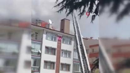 Apartmanın çatısında yangın 'Korku dolu anlar yaşandı'