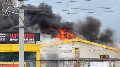 İzmit'te market yangını