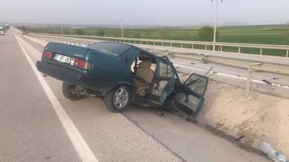 Konya'da otomobil refüje çarptı: 2 yaralı