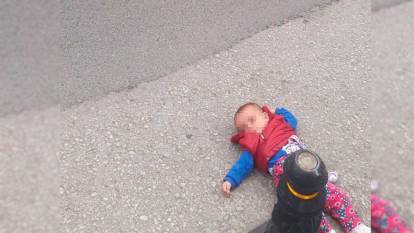 Karabük'te skandal! 7 aylık bebeği yol ortasına bıraktı