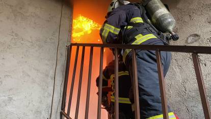Şanlıurfa’da bir apartmanın en üst katında yangın çıktı