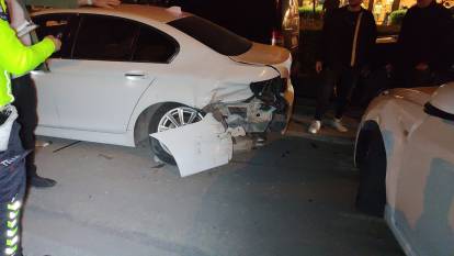 Eskişehir’de makas atan araç kaza yaptı