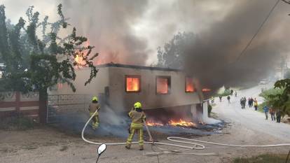 Balıkesir'de yangın bir evi küle çevirdi