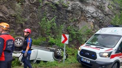 Karabük'te bir araç yoldan çıktı: 2 yaralı