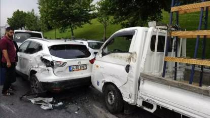 Ankara'da 4 araçlı zincirleme trafik kazası