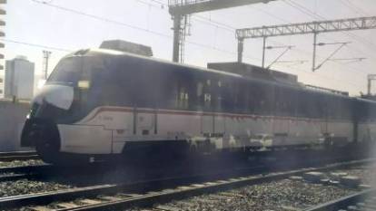 Yolcu treni vagonunun tekeri raydan çıktı: Yolcular tahliye edildi