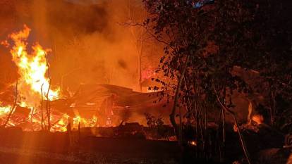 Kastamonu'da sobadan çıkan yangın iki evi küle çevirdi