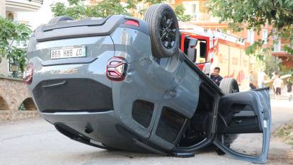 Alanya'da otomobil takla attı: 3 yaralı