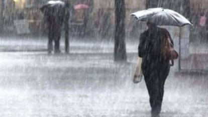 Aşırı yağış Adana’da hayatı durma noktasına getirdi