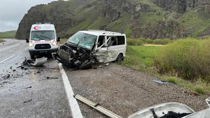 Ağrı'da feci kaza: 2 ölü 5 yaralı