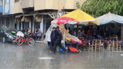 Iğdır’da yağan yağış sonrası vatandaşlar kaçacak yer aradı