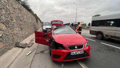 Gebze'de otomobil TIR'a çarptı: 3 yaralı