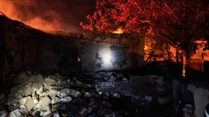 Burdur'da yangın: ev, samanlık ve ahır kullanılamaz hale geldi