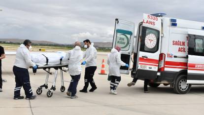 Rahatsızlanan yaşlı vatandaş ambulans uçakla hastaneye kaldırıldı