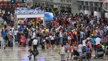 Antalya Havalimanı'nda polis ve özel güvenlik tavuktan zehirlendi