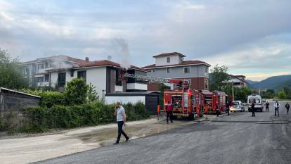 Sakarya’da 2 katlı evde yangın çıktı