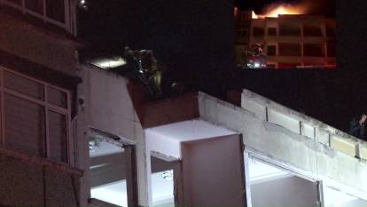 Kadıköy'de boşaltılan binanın çatısı tutuştu