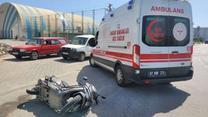Antalya’da motosiklet ile otomobil çarpıştı