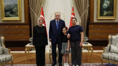 Erdoğan, Sinan Ateş'in eşi Ayşe Ateş ile görüştü