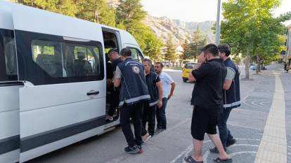 Amasya'da 15 kaçak göçmen yakalandı
