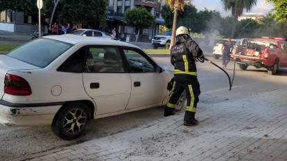 Antalya'da seyir halindeki araç yandı