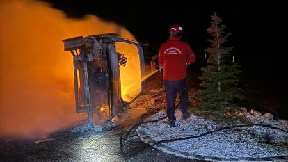 Balıkesir'de araç yandı! Sürücü zorla canını kurtardı