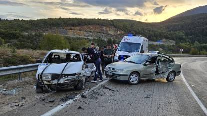 Karabük'te otomobiller çarpıştı: 7 yaralı