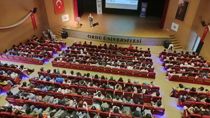 Ordu’da emniyet öğrencileri siber suçlara karşı bilgilendirdi