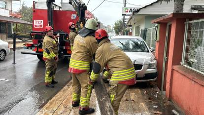 Düzce'de otomobil telefon direğine çarptı: 2 yaralı