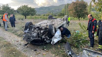 Şarampole uçan otomobildeki anne hayatını kaybetti, eşi ve bebeği yaralandı