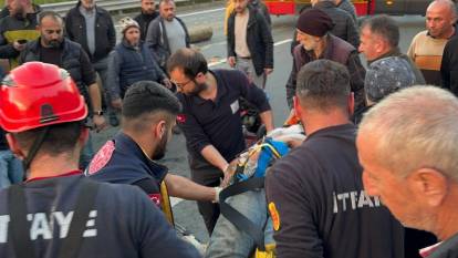 Rize'de tomruk yüklü kamyon ile kamyonet çarpıştı: 3 yaralı