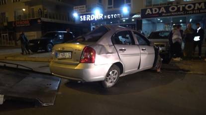 Önce palmiye ağcına çarptı ardından takla attı