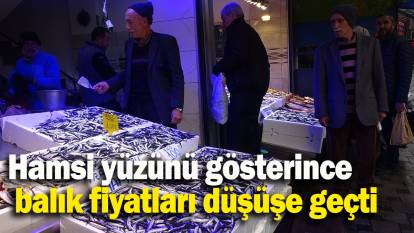 Hamsi yüzünü gösterince balık fiyatları düşüşe geçti