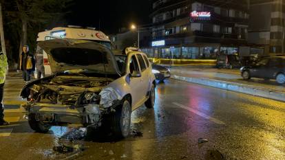 Cipin çarptığı minibüs kazanın şiddetiyle  karşı şeride savruldu