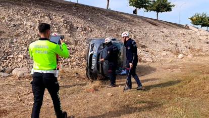 Şanlıurfa'da korkunç kaza! Otomobil şarampole devrildi: 3 yaralı