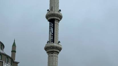 İstanbul'da lodos cami minaresini parçaladı!